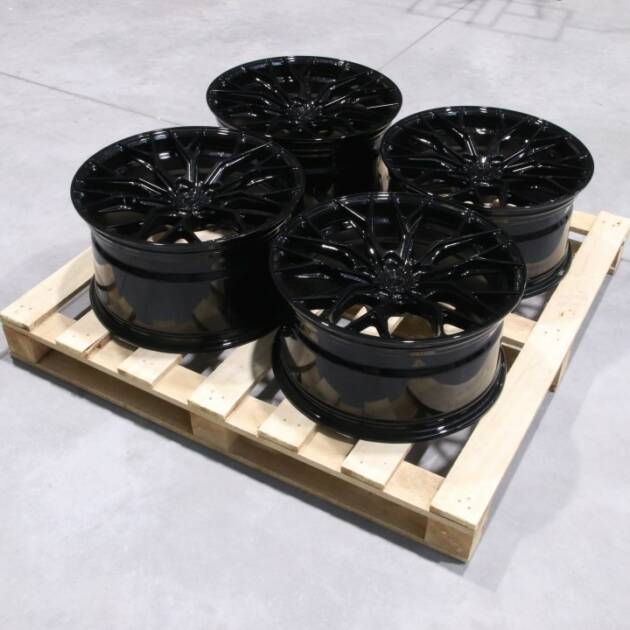 Set of CVR1 19x9,5 ET35 + 19x10,5 ET45 5x114,3 Gloss Black