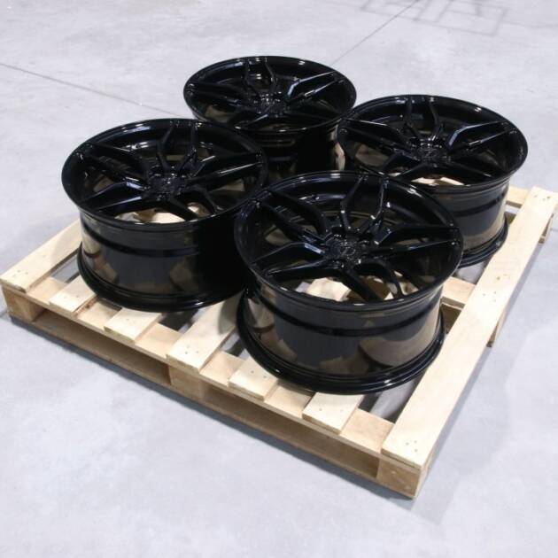 Set of CVR3 19x9,5 ET45 5x112 Gloss Black
