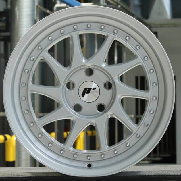 JR Wheels JR26 17x8 Gloss Silver