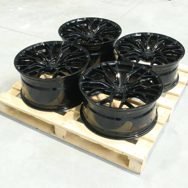 Set of CVR1 20x9 ET35 + 20x10 ET40 5x114,3 Gloss Black