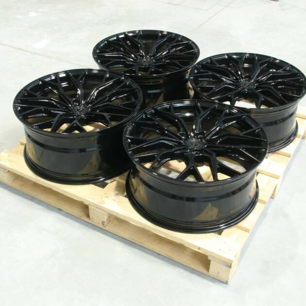 Set of CVR1 21x9 ET35 + 21x9,5 ET30 5x112 Gloss Black