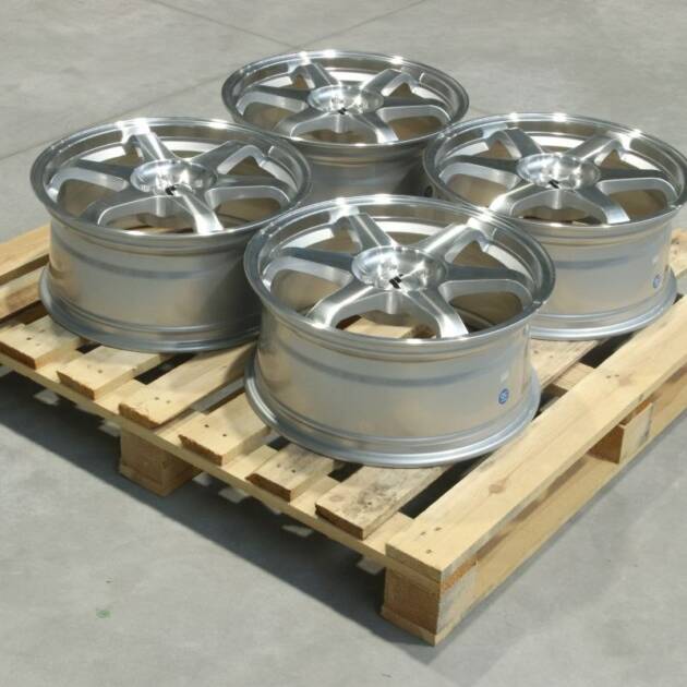 Set of JR3 18x8 ET40 5x100 Silver Machined