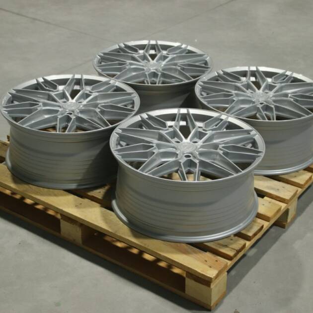 Set of CVR6 20x8,5 ET35 5x112 Gloss Silver